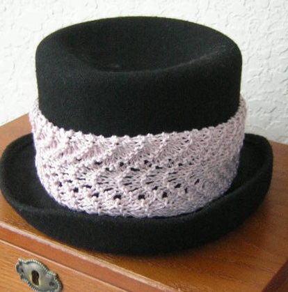 Front view of hat and band: Simple feather and fan is so comforting, and the hat is very moldable, as you can see.